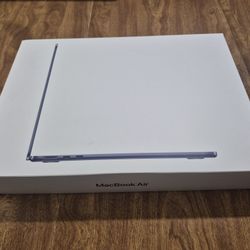 13 inch MacBook Air 2025 M4 Chip 16GB Memory  256GB Storage