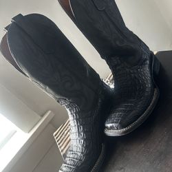 Original:mn black caiman embroidery square.t