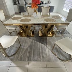 Very Big, Beautiful Dining Table With Six Chair