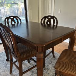 Table With 6 Chairs $200