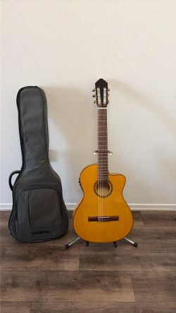 Lucero LFB250SCE classical guitar  with gig bag