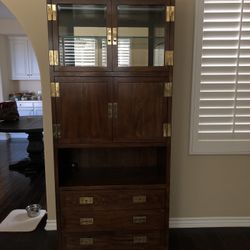 Henredon curio W/ Bar Pullout And Cabinet 