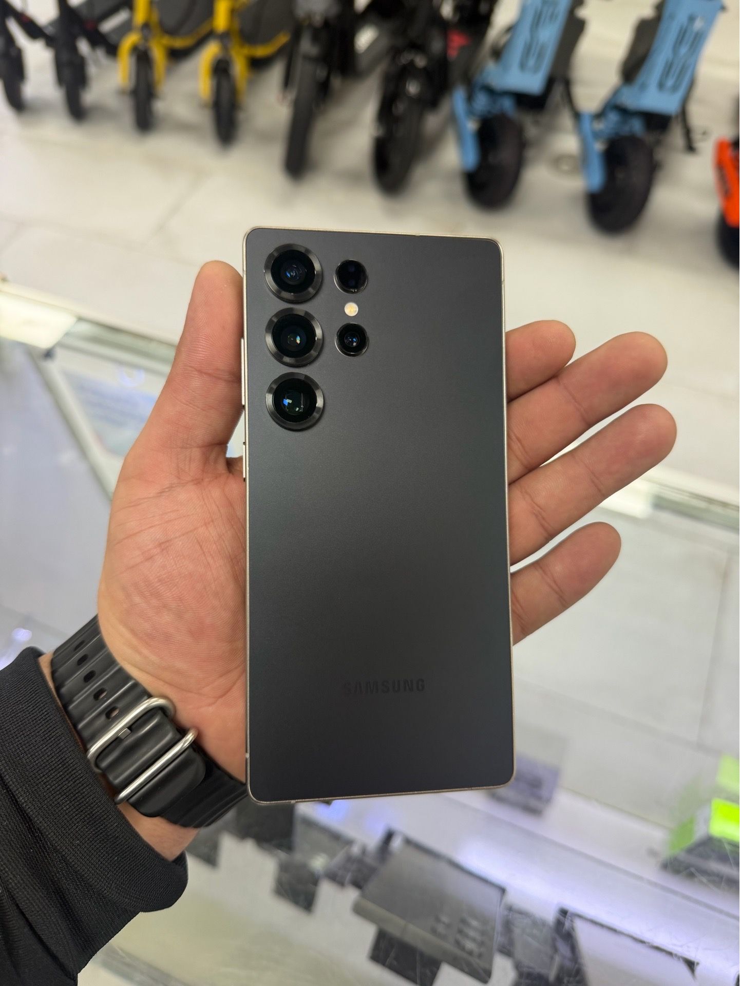 Galaxy s25 ultra 5G unlocked 256Gb! Finance for $50 down payment!!!