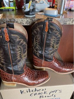 Men’s boots size 10