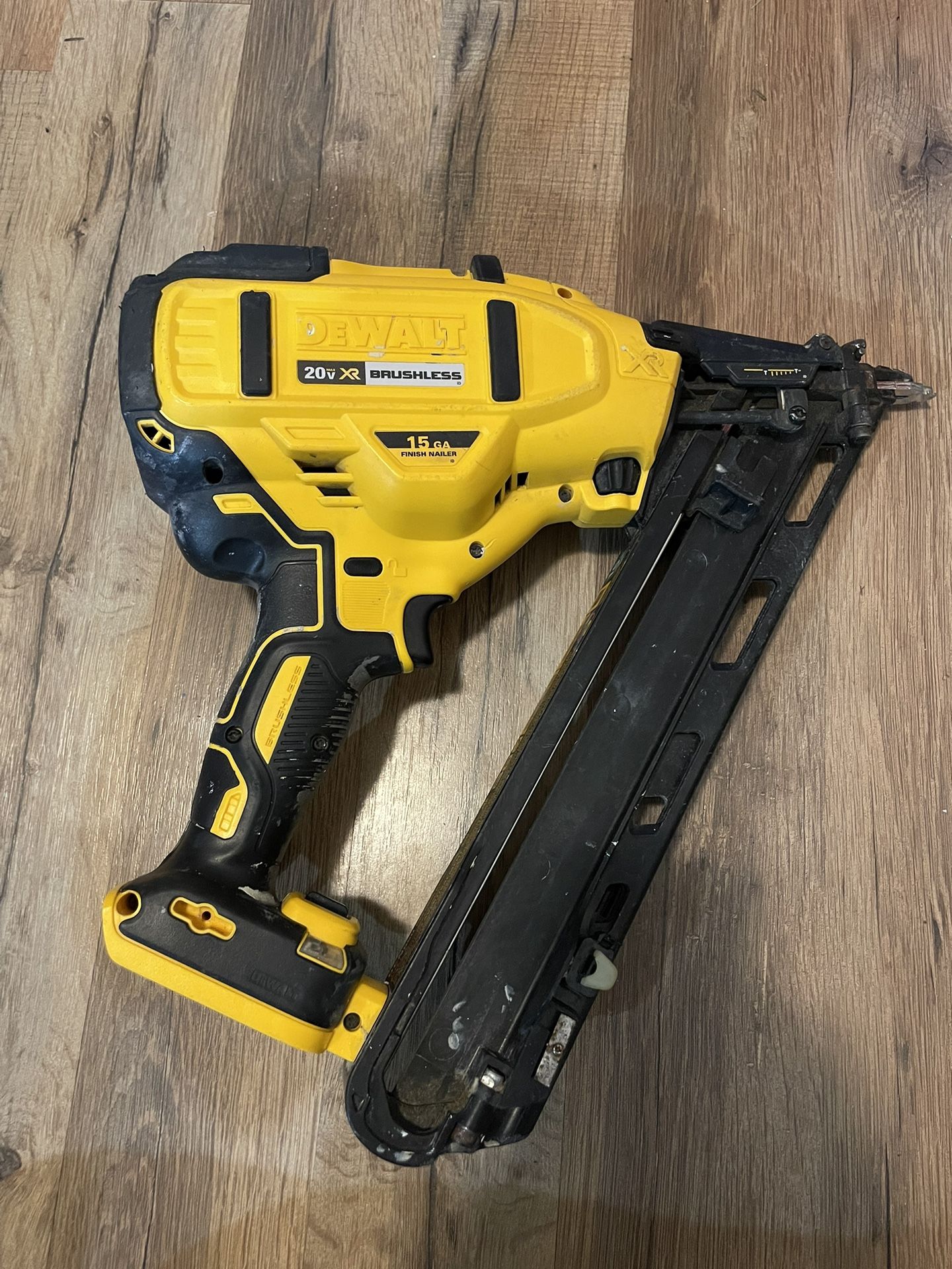 Dewalt 20v 15ga Brushless Nail Gun