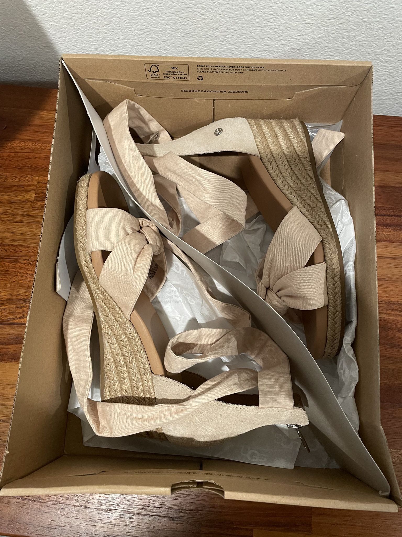 Ugg Yarrow Women’s Size 6.5 Sandal