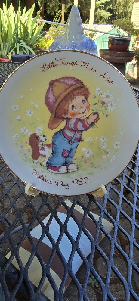 Collectable Avon Mother's Day Plates
