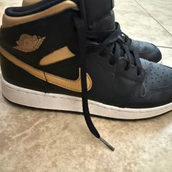 Air Jordan 1 Mid Black Metallic Gold 6.5 Male