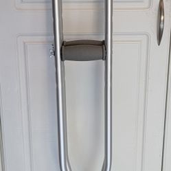 NEW CRUTCHES 5'10"-6'6"