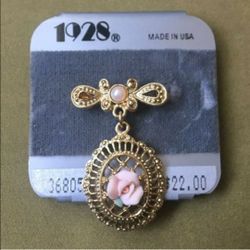 Vintage 1980s gold tone brooch