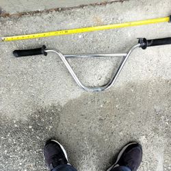 USED BMX DYNO VFR  BARS  ARE A LITTLE CRUCKET BUT CAN BE FIXIED  HABLO ESPAÑOL 