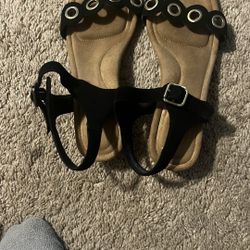 UGG SANDAL SIZE 7 