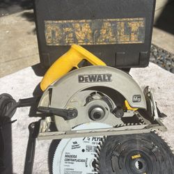 DeWalt 7-1/4” Hvy Duty Light Weight Circular Saw Kit-DW 368-Clean, 15Amp, Blades, Wrench, Hard Case