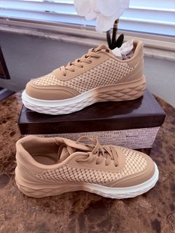 Wanted Tiarra Sneakers New