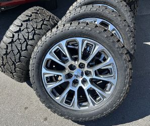 2026 Denali OEM 22s On 33s. New Wheels And Tires. Gmc Caps Available. 