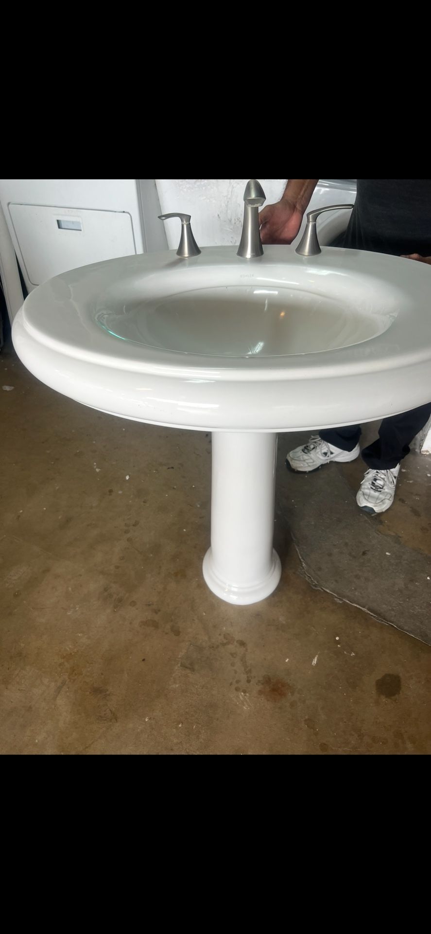 KOHLER PEDESTAL SINK/FAUCET