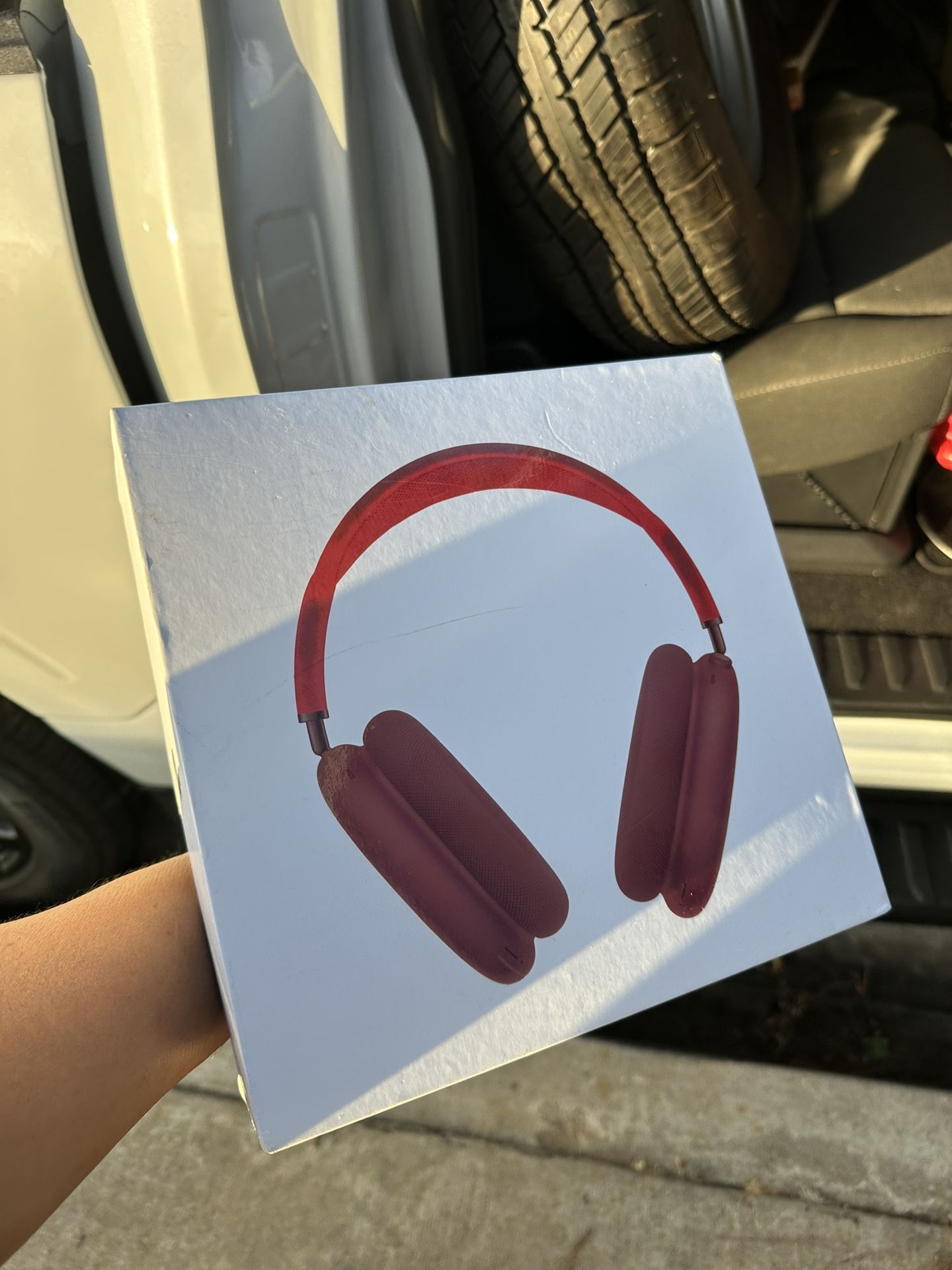 Apple AirPods Max in Pink/Red