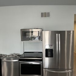 Kitchen set 4 pieces whirpool good conditions working well