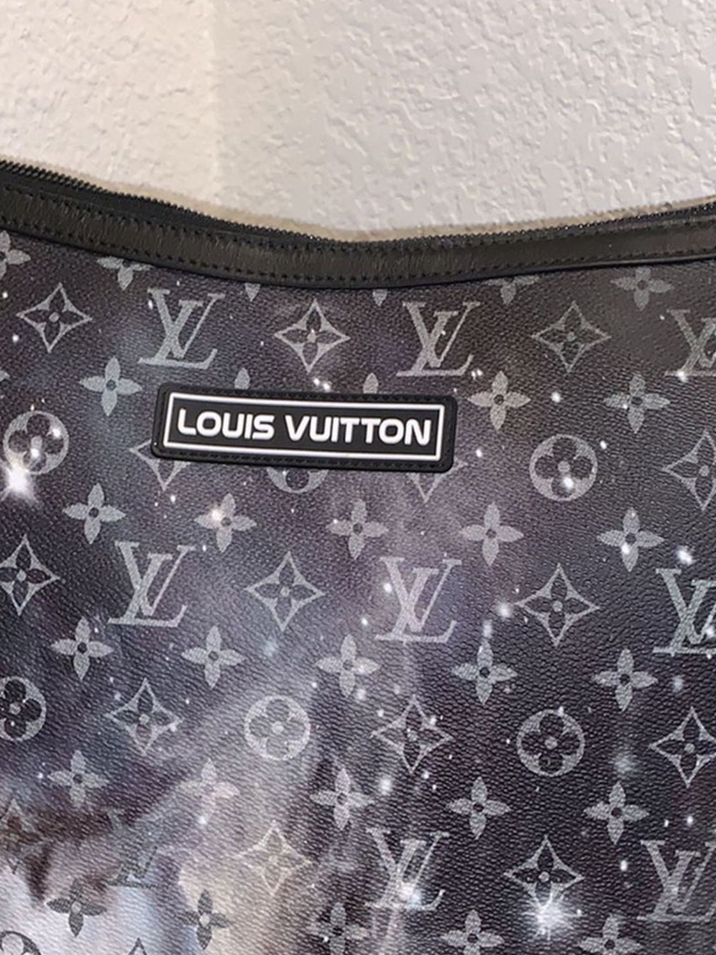 LOUIS VUITTON Mens Black Shoulder Strap Bag
