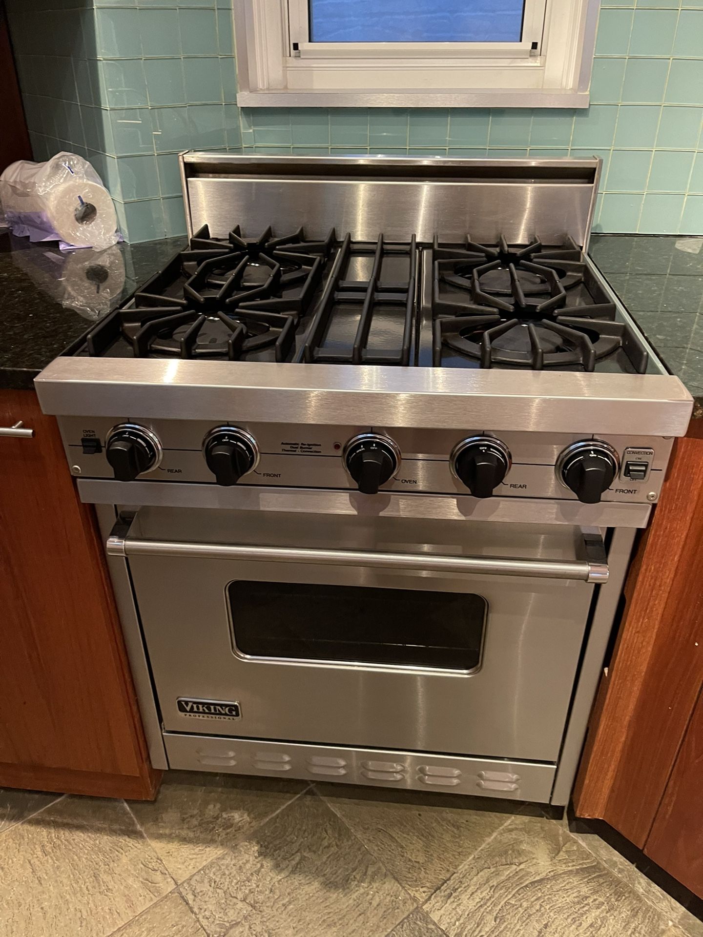 Viking Range 4 Cooktop With Oven for Sale in New York, NY OfferUp
