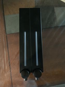 In Shower Pump Shampoo And Conditioner Containers 