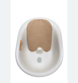 Lalo bathtub in excellent condition, like new and no damages