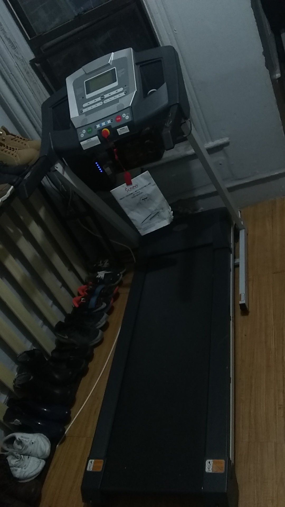 Foldable smart treadmill with incline