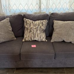     Pull-Out Sleeper Couch 