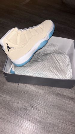 Air Jordan 11 Retro/ Canvas/Metallic sliver/ Size 9