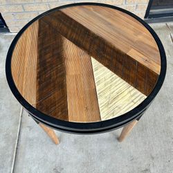 Rooms To Go Alistair Brown Acacia Geometric Pattern Top End Table