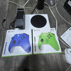 XBOX SERIES S WITH 2 CONTROLLERS (blue And Green) 