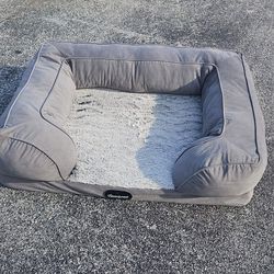 LARGE BEAUTYREST PET BED. 36In BY 26in
