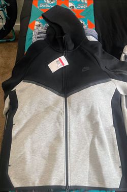 NIKE TECH SIZE LARGE