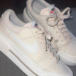 Women’s Nike Legacy Lift