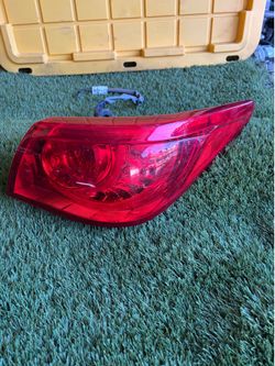 2015 Infiniti Q50 Passenger/Right Side Tail Light
