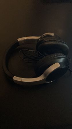 Headphones with microphone