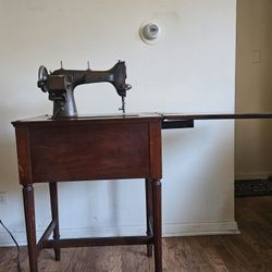Vintage, Early 1900's - New Home Sewing Machine 