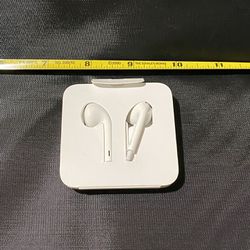 OEM Apple EarPods with Lightning Connector In Ear Canal Headset - White