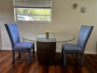 Dining table & 4 chairs
