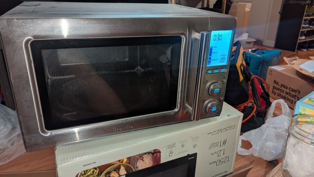 Breville Smooth Wave Microwave 1.2cu