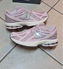 New Balance 1906R "Pink Chalk / Silver Metallic" – Brand New