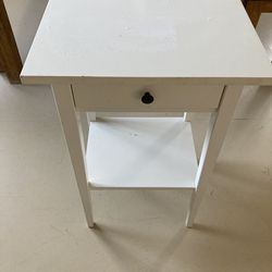 Side table off white