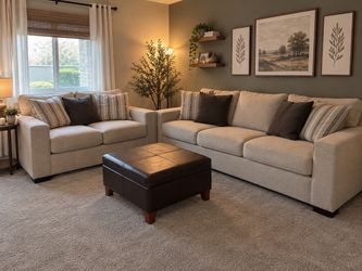 Couch set ( hunts brothers furniture)