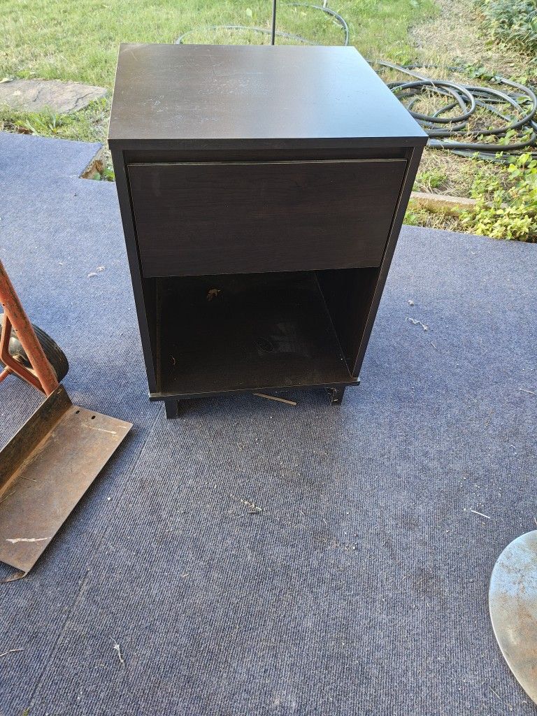 Walnut end table/night Stand