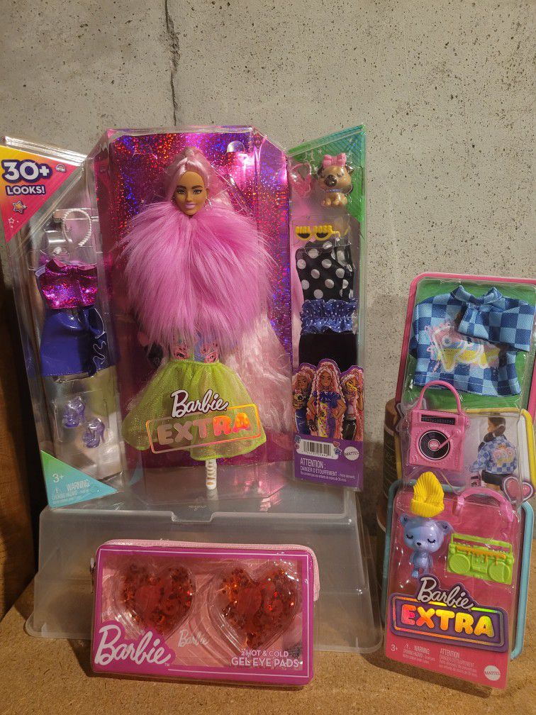 Barbie Extra Fashion Bundle 