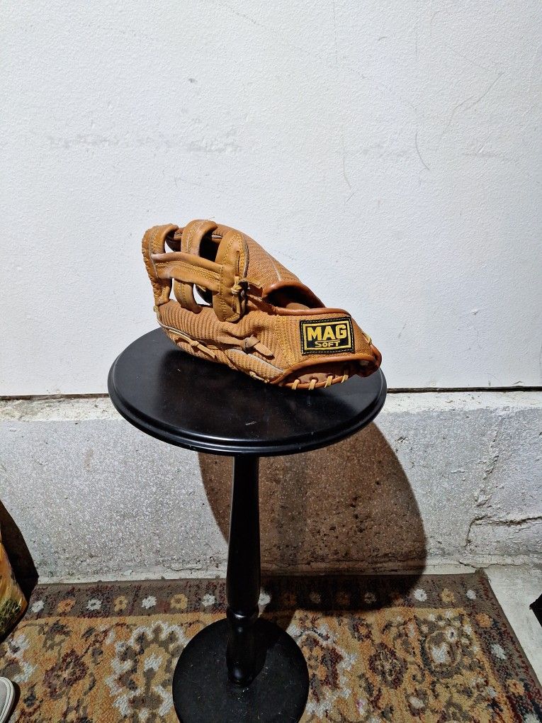 Mag Soft Leather Baseball Glove