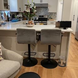 Set of 2 Modern Grey Velvet Swivel Bar Stools with Arms – Adjustable Height 