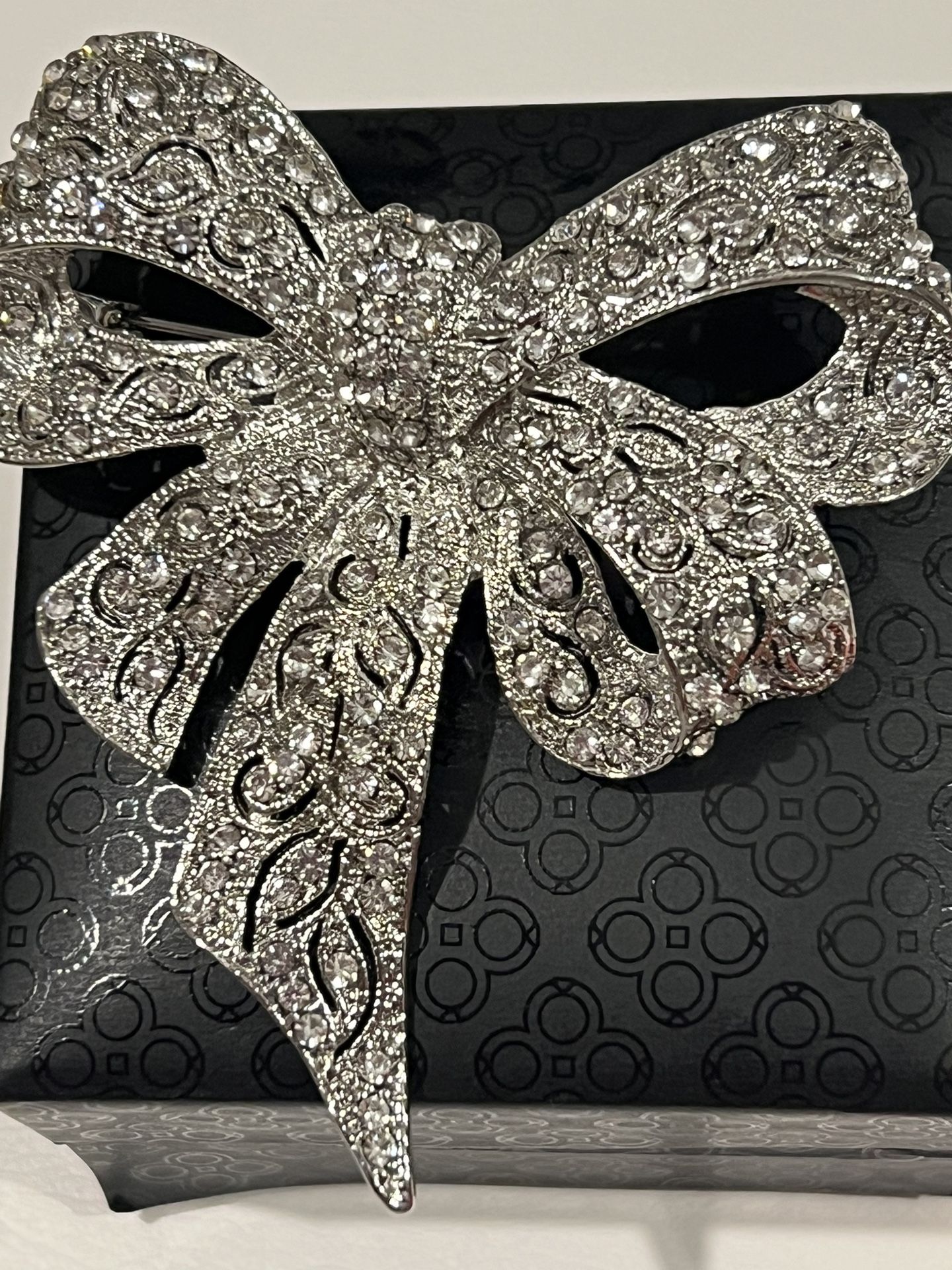 Vintage Broocch - Bow With Rhinestones inestones