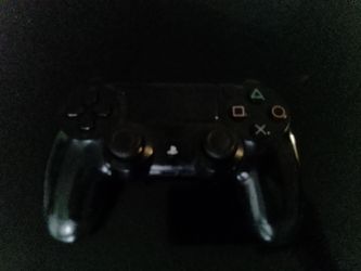 PS4 with 1 controller