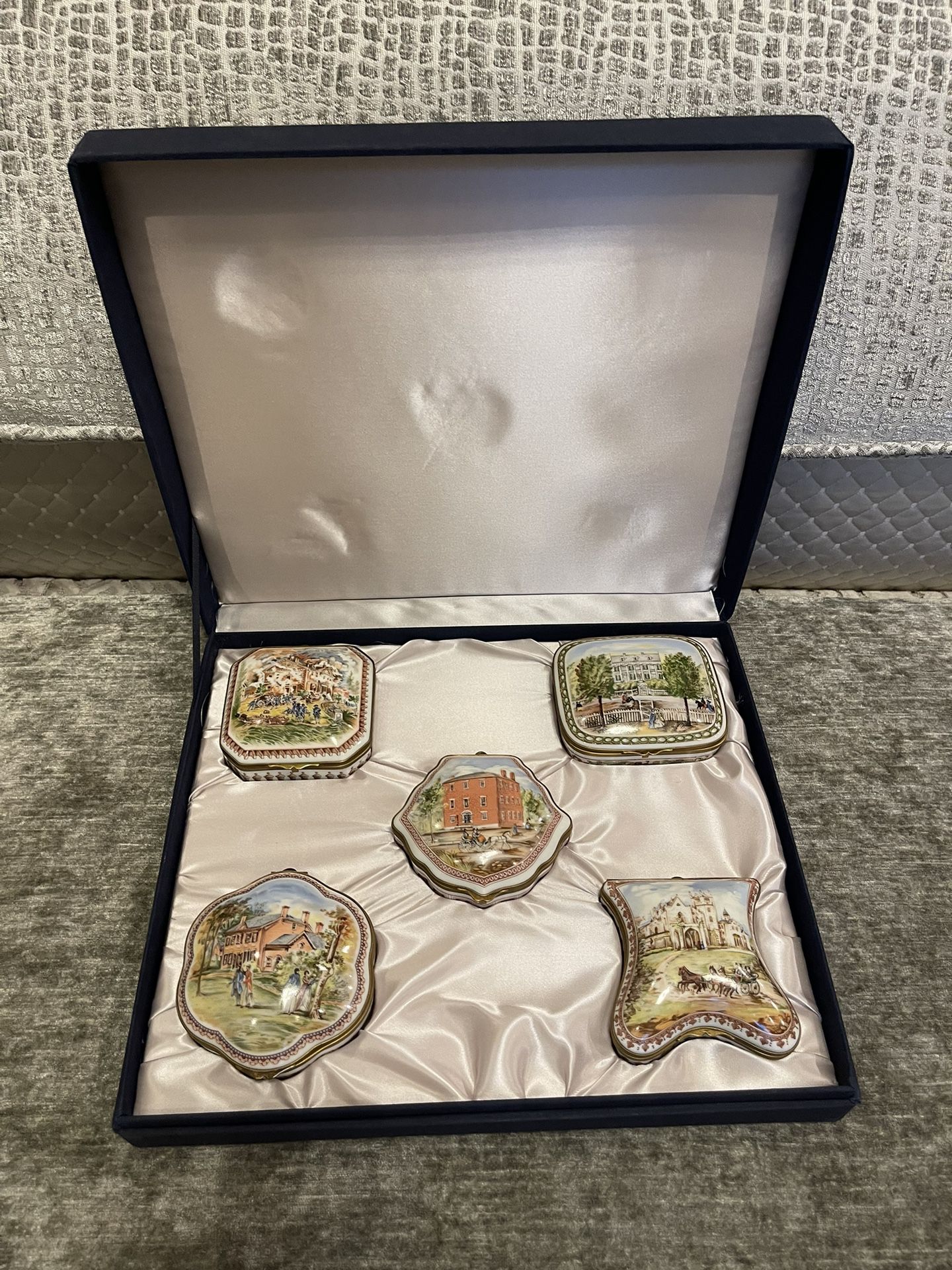 Set Of 5 Limited Edition (300/2500)porcelain Trinket Boxes With Case